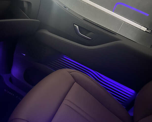 Черный Хендай Staria, объемом двигателя 2.2 л и пробегом 57 тыс. км за 49999 $, фото 7 на Automoto.ua