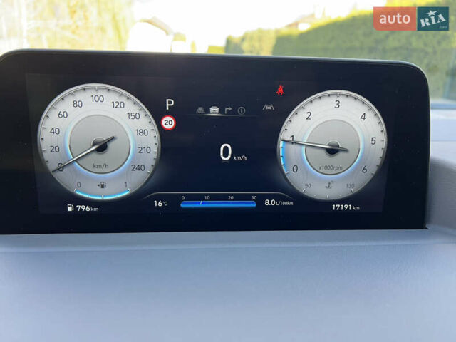 Черный Хендай Staria, объемом двигателя 2.2 л и пробегом 17 тыс. км за 55000 $, фото 5 на Automoto.ua