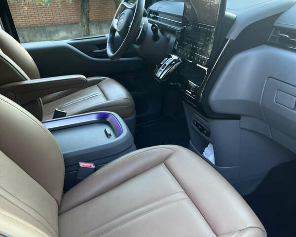 Черный Хендай Staria, объемом двигателя 2.2 л и пробегом 57 тыс. км за 49999 $, фото 16 на Automoto.ua