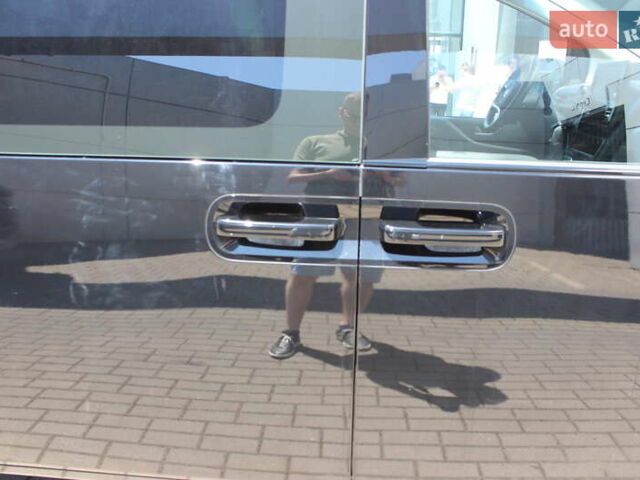 Черный Хендай Staria, объемом двигателя 2.2 л и пробегом 72 тыс. км за 45323 $, фото 13 на Automoto.ua