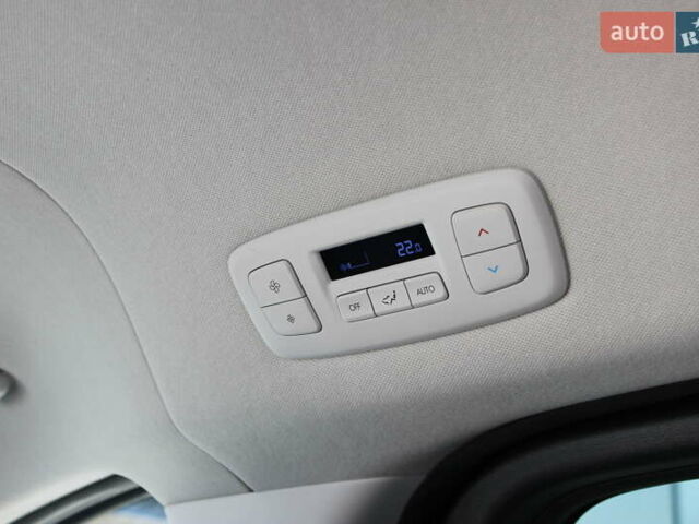 Черный Хендай Staria, объемом двигателя 2.2 л и пробегом 72 тыс. км за 45323 $, фото 39 на Automoto.ua