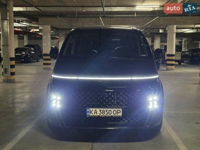 Чорний Хендай Staria, об'ємом двигуна 2.2 л та пробігом 27 тис. км за 60000 $, фото 3 на Automoto.ua