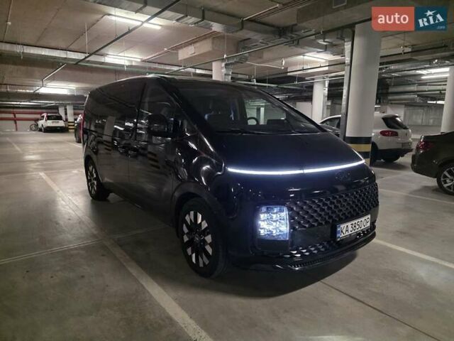 Чорний Хендай Staria, об'ємом двигуна 2.2 л та пробігом 27 тис. км за 60000 $, фото 1 на Automoto.ua