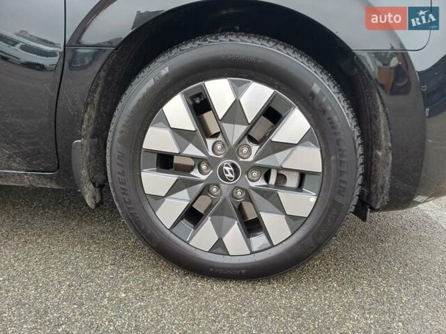 Черный Хендай Staria, объемом двигателя 2.2 л и пробегом 25 тыс. км за 62500 $, фото 18 на Automoto.ua