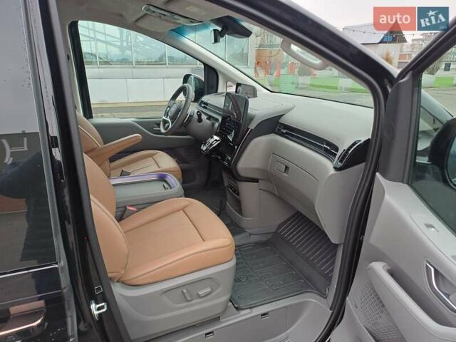 Черный Хендай Staria, объемом двигателя 2.2 л и пробегом 25 тыс. км за 62500 $, фото 17 на Automoto.ua