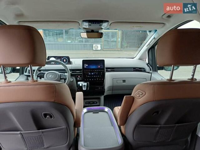 Черный Хендай Staria, объемом двигателя 2.2 л и пробегом 25 тыс. км за 62500 $, фото 21 на Automoto.ua