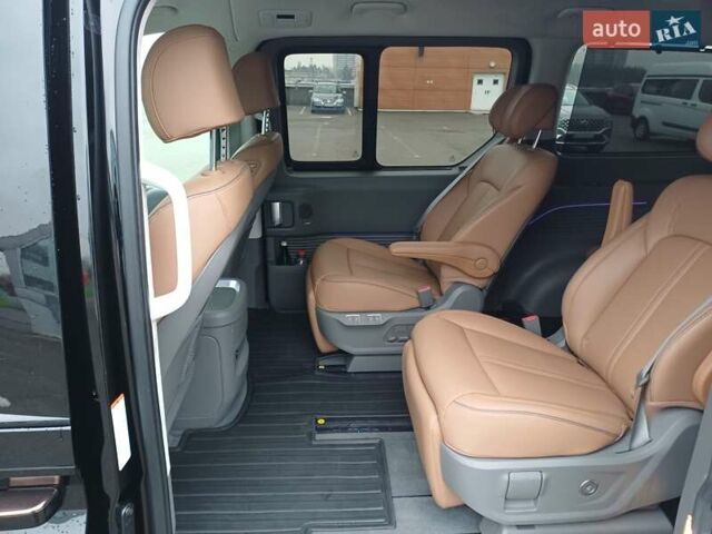 Черный Хендай Staria, объемом двигателя 2.2 л и пробегом 25 тыс. км за 62500 $, фото 13 на Automoto.ua