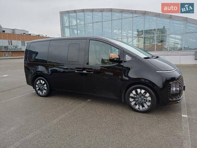 Черный Хендай Staria, объемом двигателя 2.2 л и пробегом 25 тыс. км за 62500 $, фото 8 на Automoto.ua