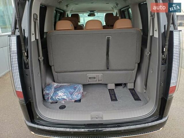 Черный Хендай Staria, объемом двигателя 2.2 л и пробегом 25 тыс. км за 62500 $, фото 22 на Automoto.ua