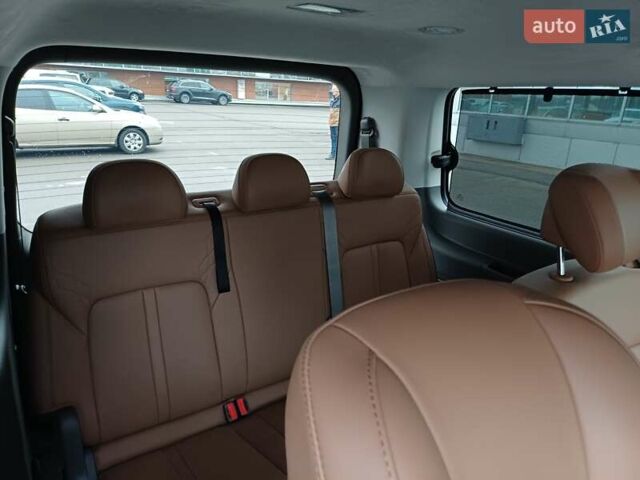 Черный Хендай Staria, объемом двигателя 2.2 л и пробегом 25 тыс. км за 62500 $, фото 16 на Automoto.ua