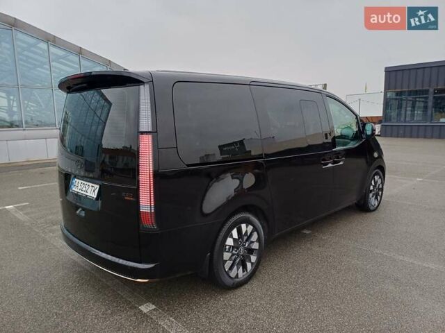 Черный Хендай Staria, объемом двигателя 2.2 л и пробегом 25 тыс. км за 62500 $, фото 7 на Automoto.ua