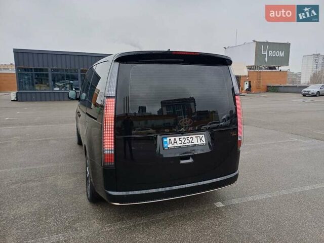 Черный Хендай Staria, объемом двигателя 2.2 л и пробегом 25 тыс. км за 62500 $, фото 5 на Automoto.ua