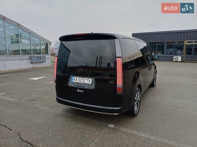 Черный Хендай Staria, объемом двигателя 2.2 л и пробегом 25 тыс. км за 62500 $, фото 6 на Automoto.ua