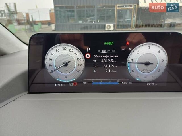 Черный Хендай Staria, объемом двигателя 2.2 л и пробегом 25 тыс. км за 62500 $, фото 25 на Automoto.ua