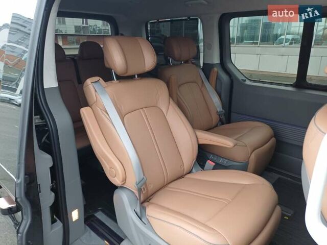 Черный Хендай Staria, объемом двигателя 2.2 л и пробегом 25 тыс. км за 62500 $, фото 15 на Automoto.ua