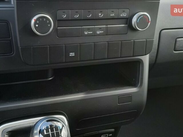 купить новое авто Хендай Staria 2023 года от официального дилера Автоберег HYUNDAI на Бальзака Хендай фото