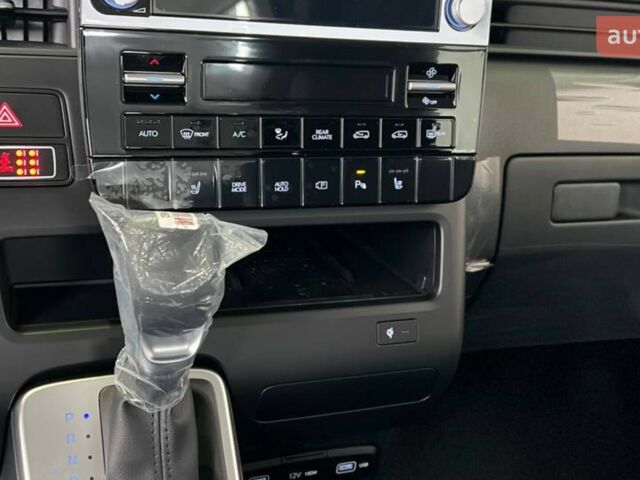 Хендай Staria, объемом двигателя 2.2 л и пробегом 0 тыс. км за 53790 $, фото 3 на Automoto.ua