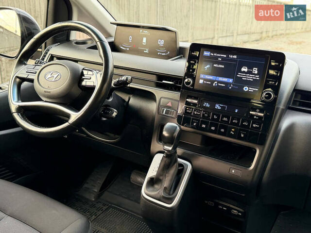 Серый Хендай Staria, объемом двигателя 2.2 л и пробегом 66 тыс. км за 38900 $, фото 8 на Automoto.ua