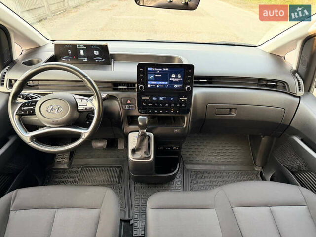 Серый Хендай Staria, объемом двигателя 2.2 л и пробегом 66 тыс. км за 38900 $, фото 10 на Automoto.ua