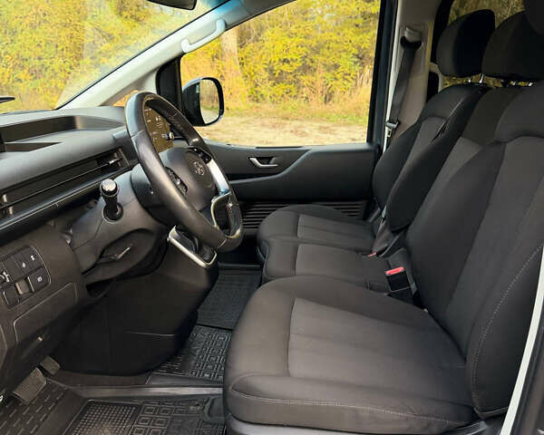 Серый Хендай Staria, объемом двигателя 2.2 л и пробегом 66 тыс. км за 38900 $, фото 7 на Automoto.ua