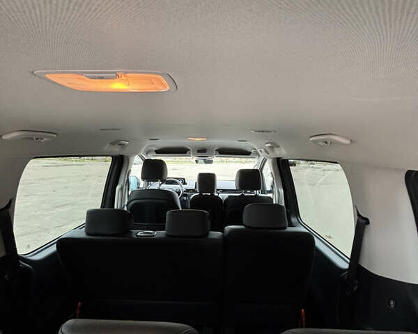 Серый Хендай Staria, объемом двигателя 2.2 л и пробегом 138 тыс. км за 34000 $, фото 13 на Automoto.ua