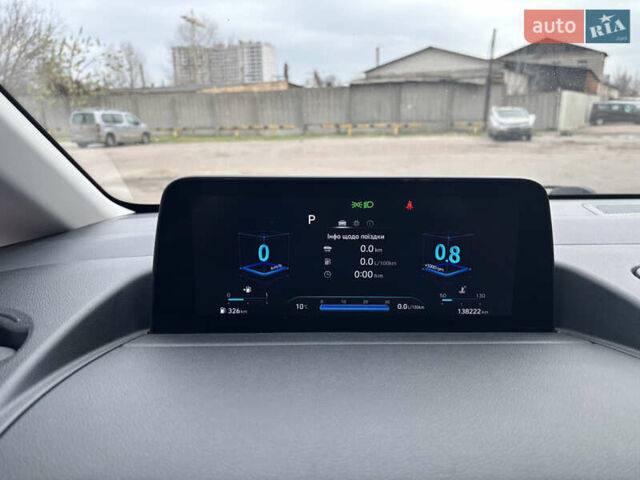 Серый Хендай Staria, объемом двигателя 2.2 л и пробегом 138 тыс. км за 34000 $, фото 17 на Automoto.ua