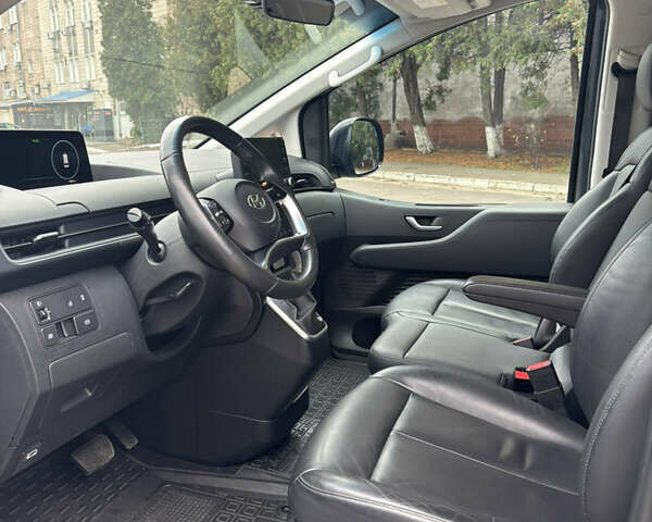 Серый Хендай Staria, объемом двигателя 2.2 л и пробегом 138 тыс. км за 34000 $, фото 8 на Automoto.ua