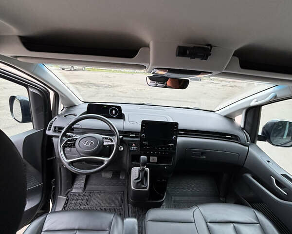 Серый Хендай Staria, объемом двигателя 2.2 л и пробегом 138 тыс. км за 34000 $, фото 12 на Automoto.ua