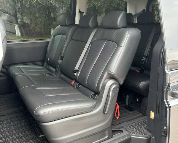 Серый Хендай Staria, объемом двигателя 2.2 л и пробегом 138 тыс. км за 34000 $, фото 9 на Automoto.ua