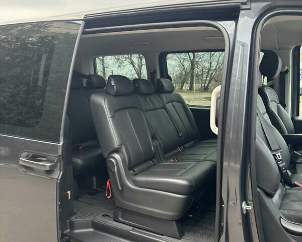 Серый Хендай Staria, объемом двигателя 2.2 л и пробегом 138 тыс. км за 34000 $, фото 6 на Automoto.ua