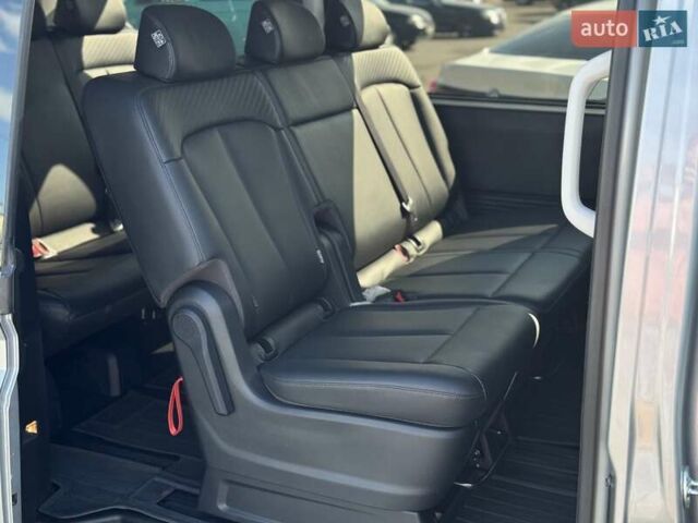 Сірий Хендай Staria, об'ємом двигуна 2.2 л та пробігом 59 тис. км за 42000 $, фото 9 на Automoto.ua