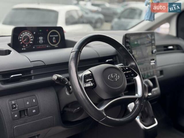 Сірий Хендай Staria, об'ємом двигуна 2.2 л та пробігом 59 тис. км за 42000 $, фото 4 на Automoto.ua