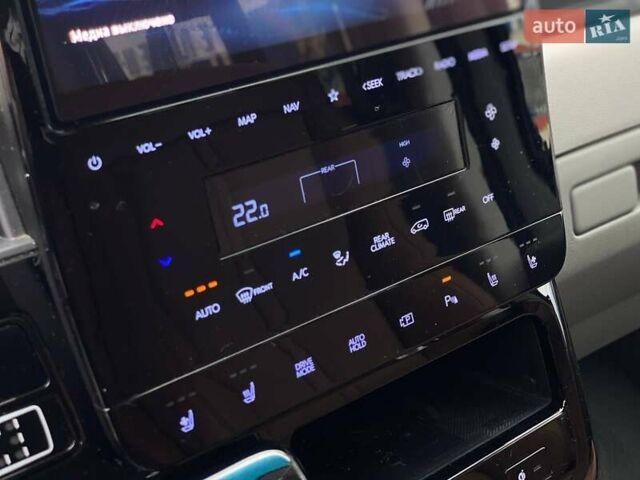 Серый Хендай Staria, объемом двигателя 2.2 л и пробегом 20 тыс. км за 60000 $, фото 20 на Automoto.ua