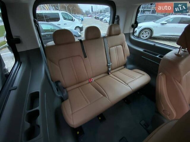 Серый Хендай Staria, объемом двигателя 2.2 л и пробегом 20 тыс. км за 60000 $, фото 17 на Automoto.ua