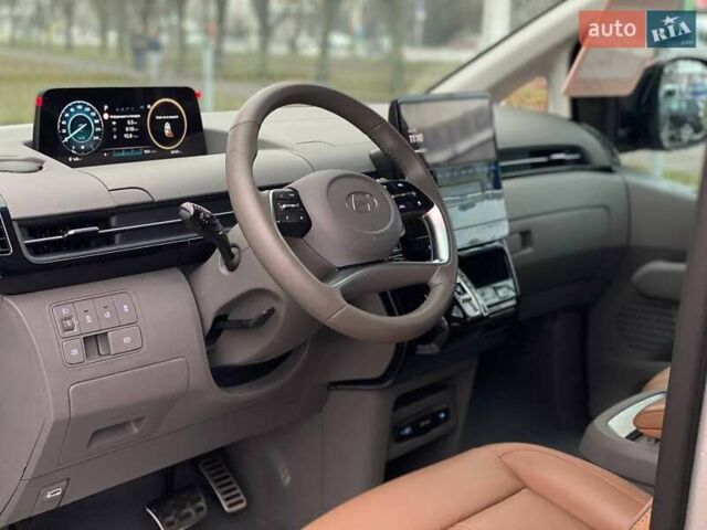 Серый Хендай Staria, объемом двигателя 2.2 л и пробегом 20 тыс. км за 60000 $, фото 8 на Automoto.ua