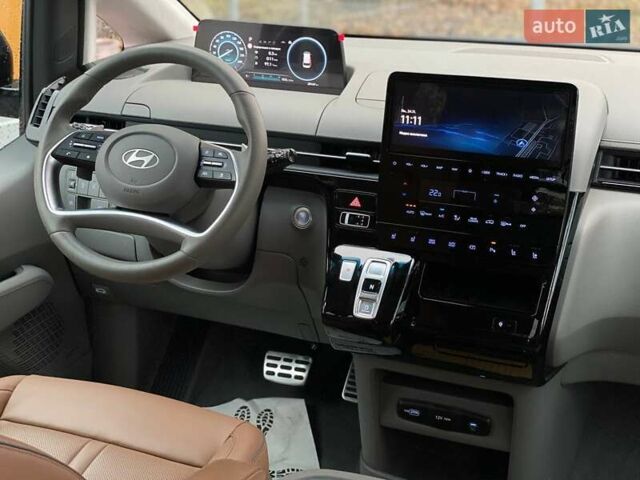 Серый Хендай Staria, объемом двигателя 2.2 л и пробегом 20 тыс. км за 60000 $, фото 13 на Automoto.ua