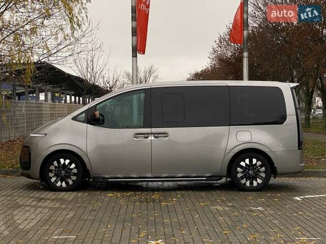 Серый Хендай Staria, объемом двигателя 2.2 л и пробегом 20 тыс. км за 60000 $, фото 4 на Automoto.ua