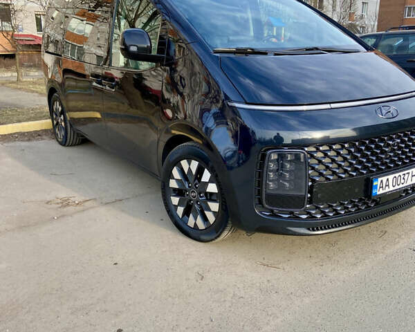 Синий Хендай Staria, объемом двигателя 2.2 л и пробегом 175 тыс. км за 37500 $, фото 6 на Automoto.ua