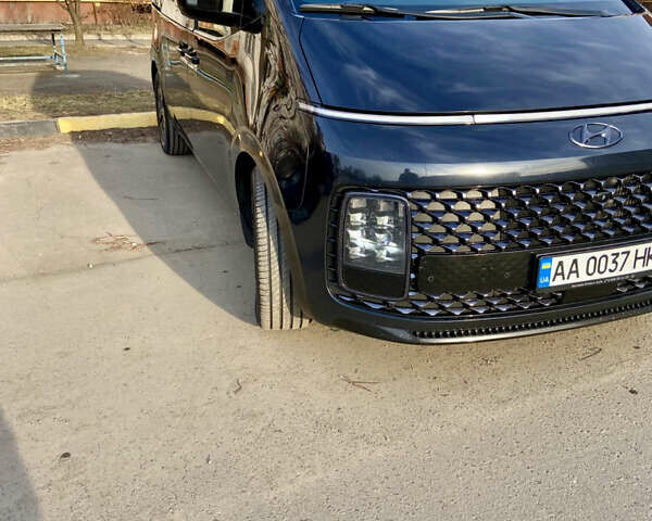 Синий Хендай Staria, объемом двигателя 2.2 л и пробегом 175 тыс. км за 37500 $, фото 4 на Automoto.ua