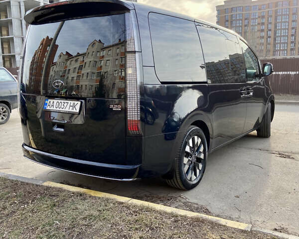 Синий Хендай Staria, объемом двигателя 2.2 л и пробегом 175 тыс. км за 37500 $, фото 2 на Automoto.ua