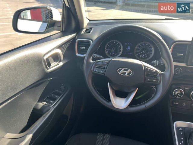 Белый Хендай Venue, объемом двигателя 1.59 л и пробегом 142 тыс. км за 16500 $, фото 25 на Automoto.ua