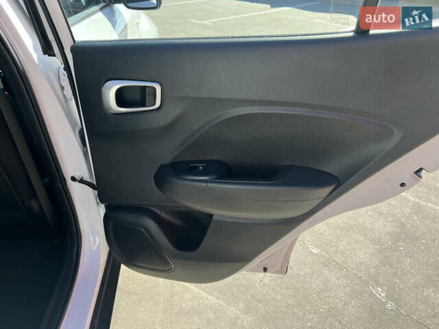 Белый Хендай Venue, объемом двигателя 1.59 л и пробегом 142 тыс. км за 16500 $, фото 35 на Automoto.ua