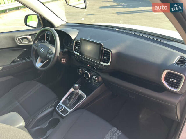 Белый Хендай Venue, объемом двигателя 1.59 л и пробегом 142 тыс. км за 16500 $, фото 30 на Automoto.ua