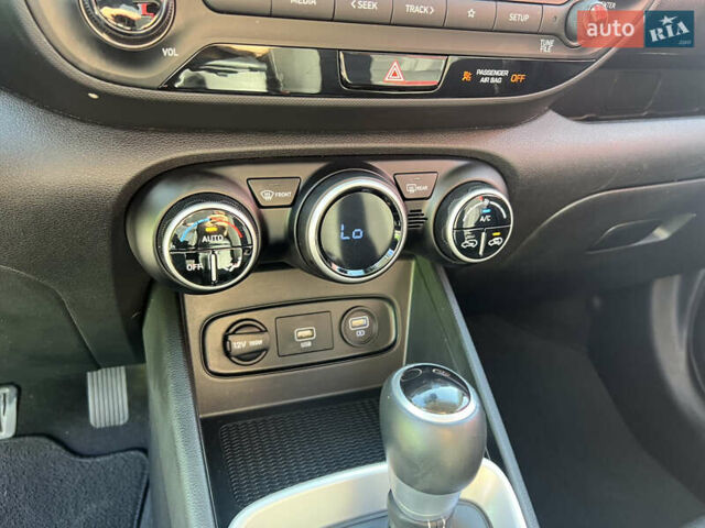 Белый Хендай Venue, объемом двигателя 1.59 л и пробегом 142 тыс. км за 16500 $, фото 19 на Automoto.ua