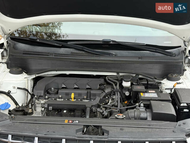 Білий Хендай Venue, об'ємом двигуна 1.59 л та пробігом 145 тис. км за 15300 $, фото 26 на Automoto.ua