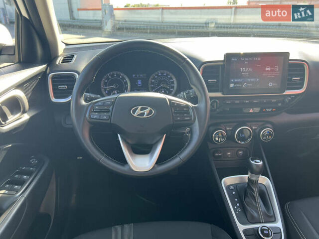 Белый Хендай Venue, объемом двигателя 1.59 л и пробегом 142 тыс. км за 16500 $, фото 24 на Automoto.ua