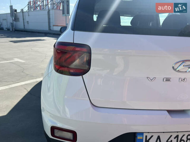 Белый Хендай Venue, объемом двигателя 1.59 л и пробегом 142 тыс. км за 16500 $, фото 12 на Automoto.ua