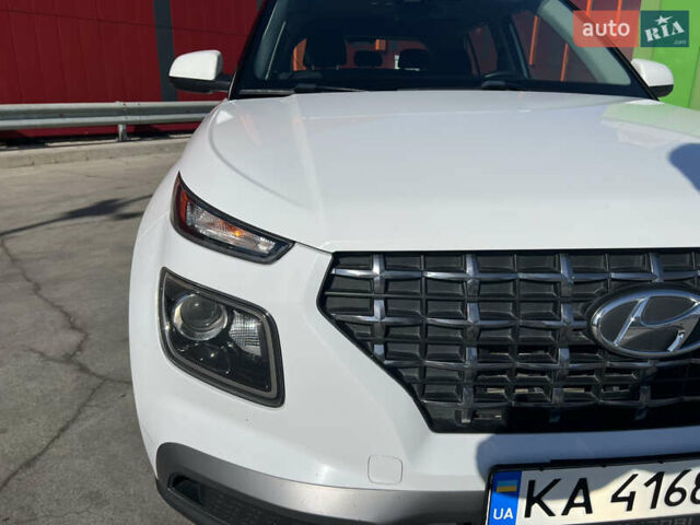 Белый Хендай Venue, объемом двигателя 1.59 л и пробегом 142 тыс. км за 16500 $, фото 5 на Automoto.ua