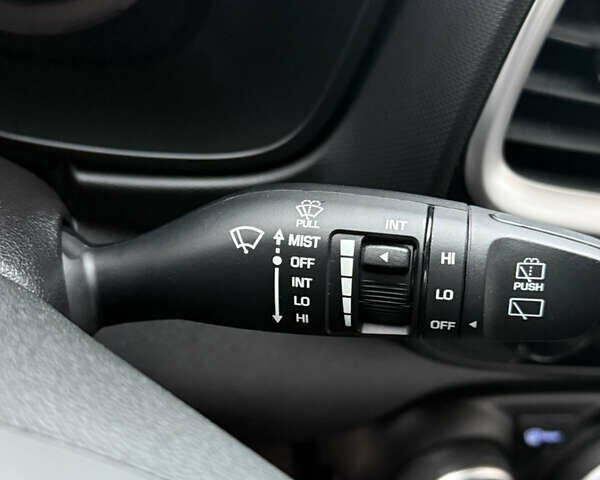 Білий Хендай Venue, об'ємом двигуна 1.59 л та пробігом 145 тис. км за 15300 $, фото 25 на Automoto.ua