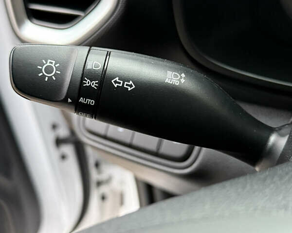 Білий Хендай Venue, об'ємом двигуна 1.59 л та пробігом 145 тис. км за 15300 $, фото 24 на Automoto.ua